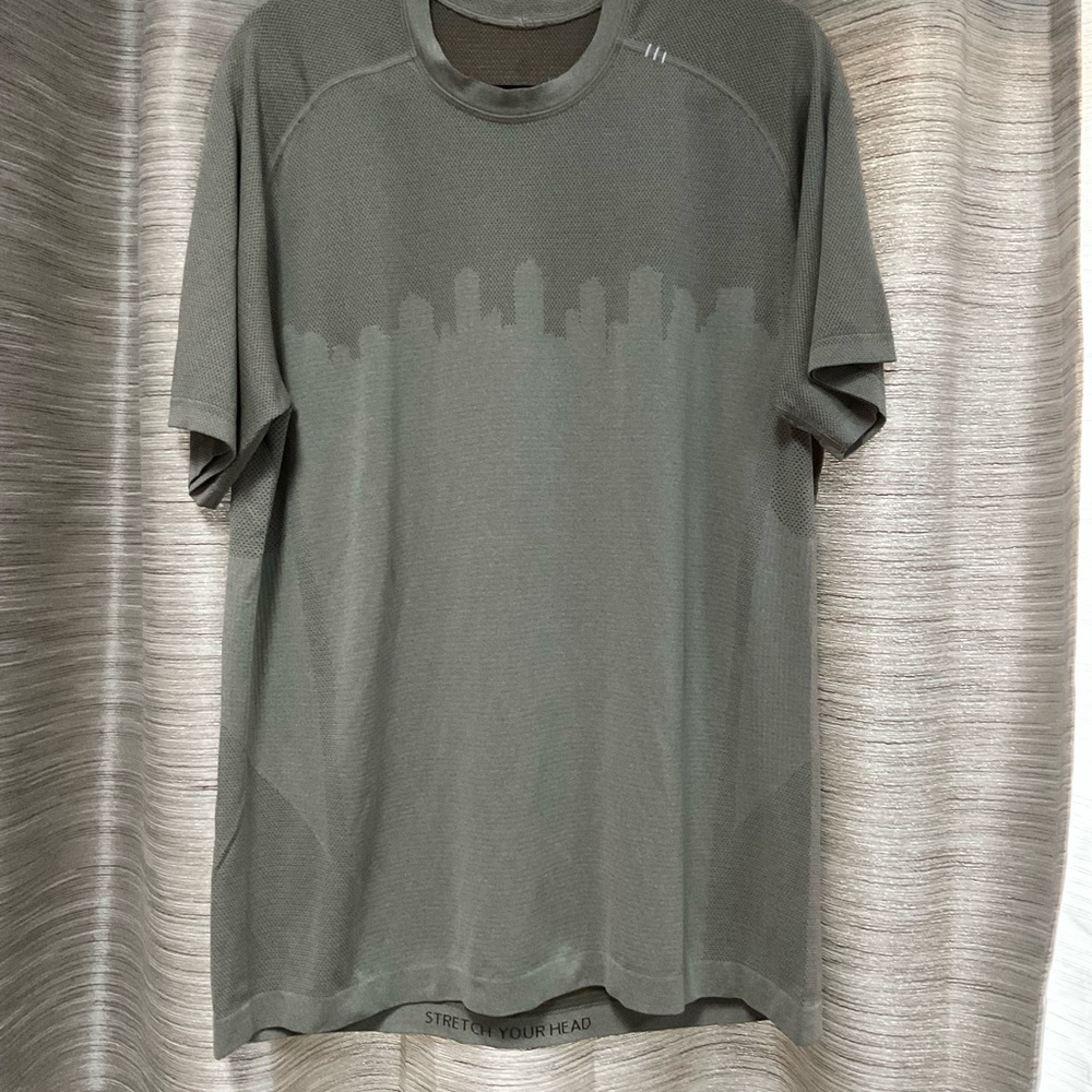 Men’s Lululemon Metal Vent Tech Skyline Tee